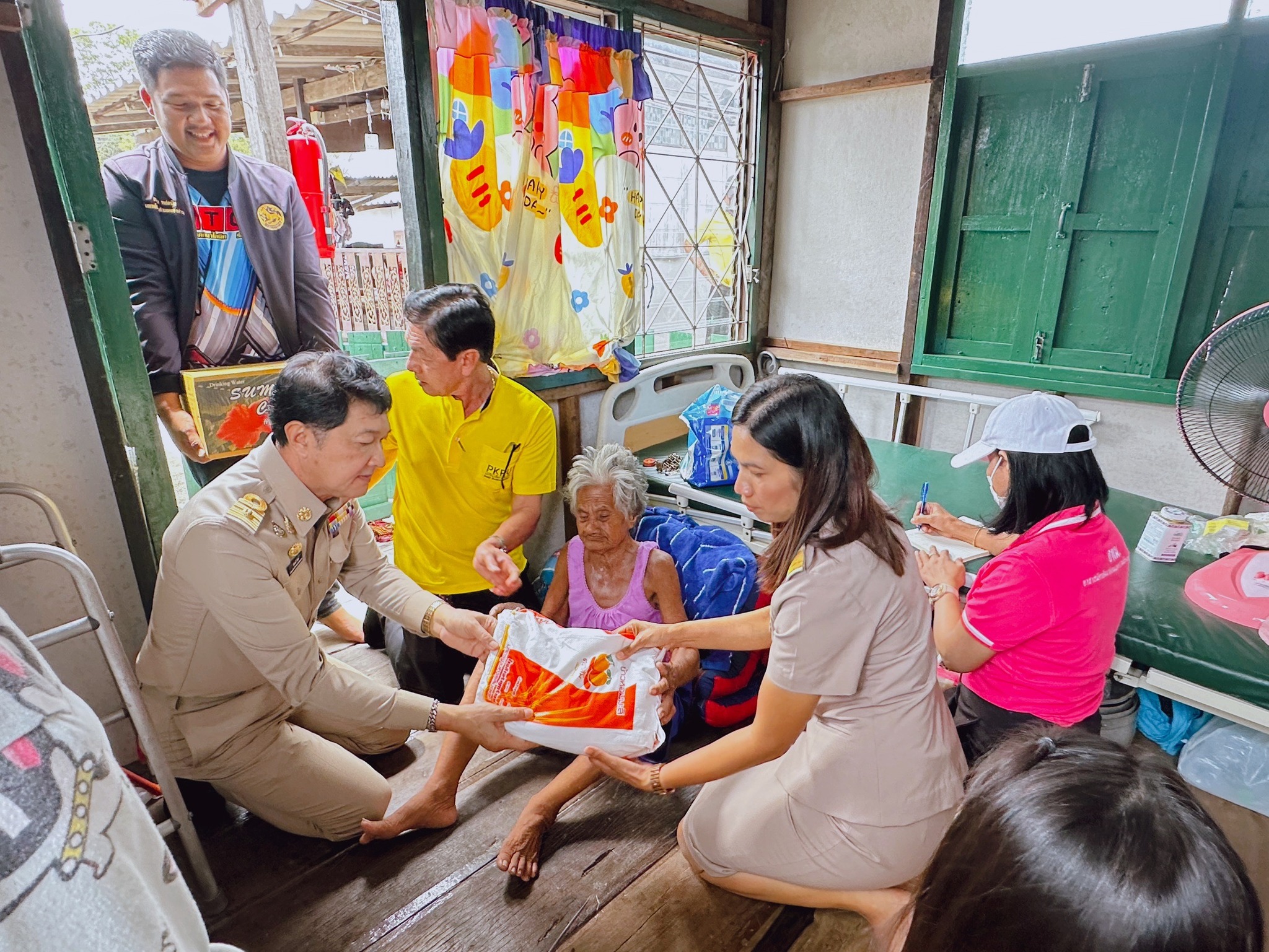 ลงพื้นที่ดูแลผู้สูงอายุ นางจ้อย แซ่โค้ว อายุ ๙๓ ปี