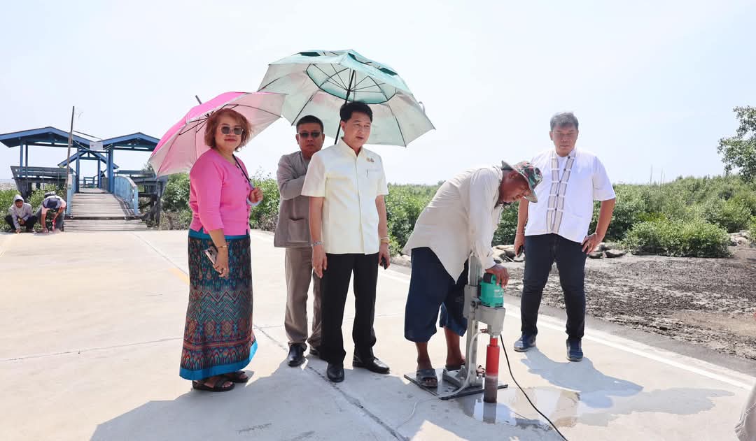 ตรวจรับงานโครงการก่อสร้างยกระดับถนน ค.ส.ล.ซอยบ้านสีล้ง