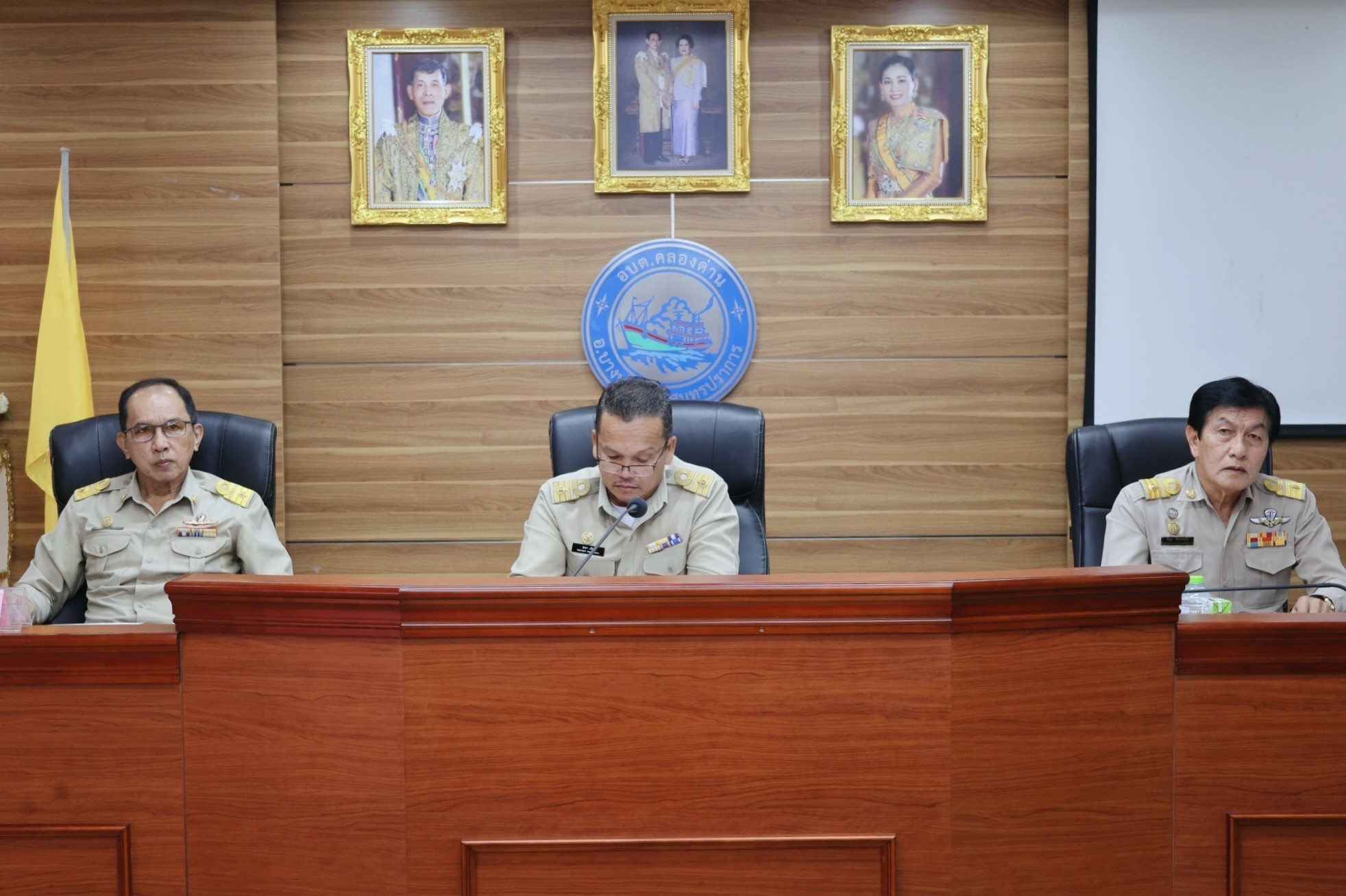 การประชุมสภาองค์การบริหารส่วนตำบลคลองด่าน สมัยประชุมวิสามัญ สมัยที่ ๑ ประจำปี พ.ศ.๒๕๖๘