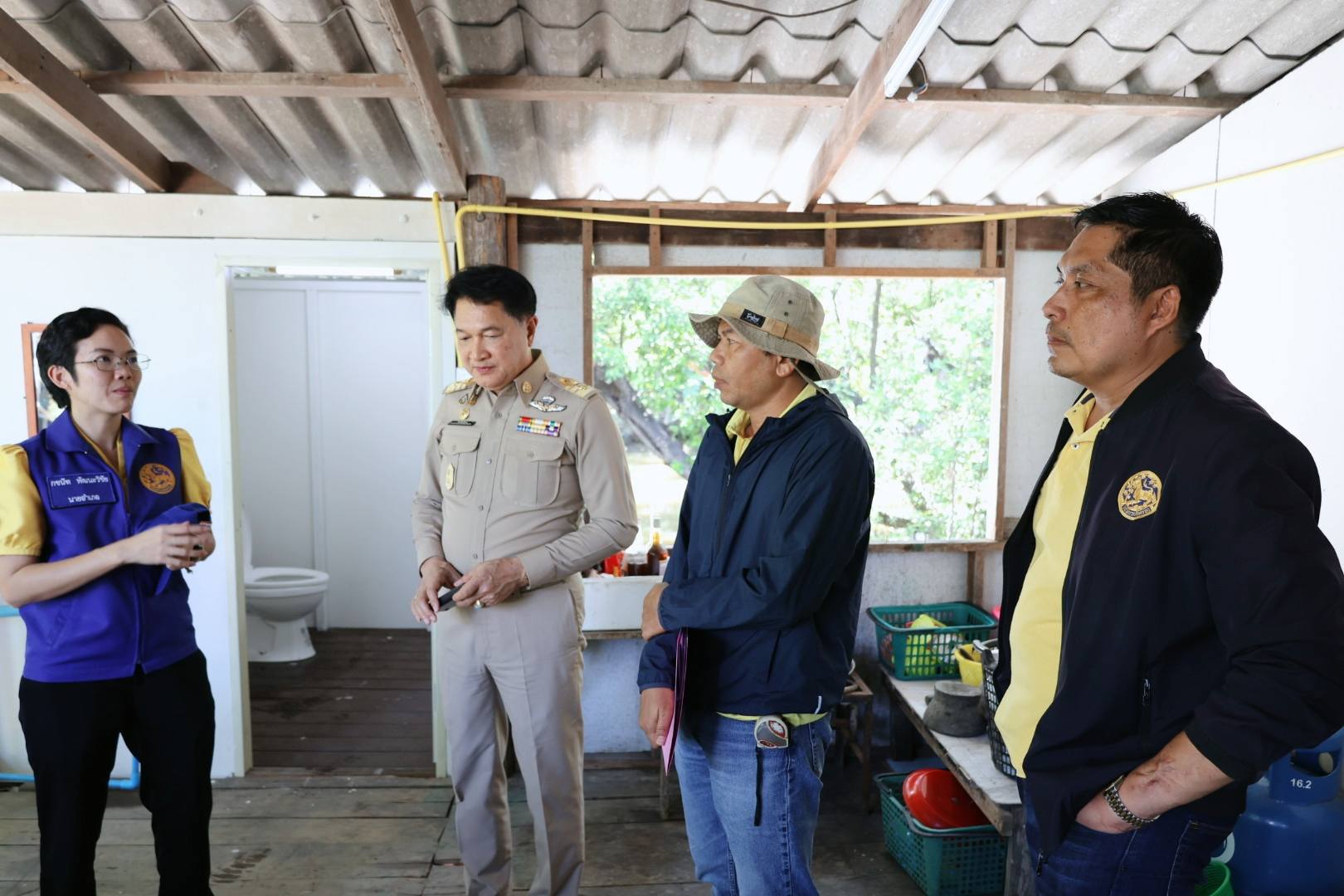นายอำเภอบางบ่อลงพื้นที่ ตรวจ เยี่ยมการปรับปรุงซ่อมแซมที่อยู่อาศัย ด้อยโอกาส พื้นที่ตำบลคลองด่าน