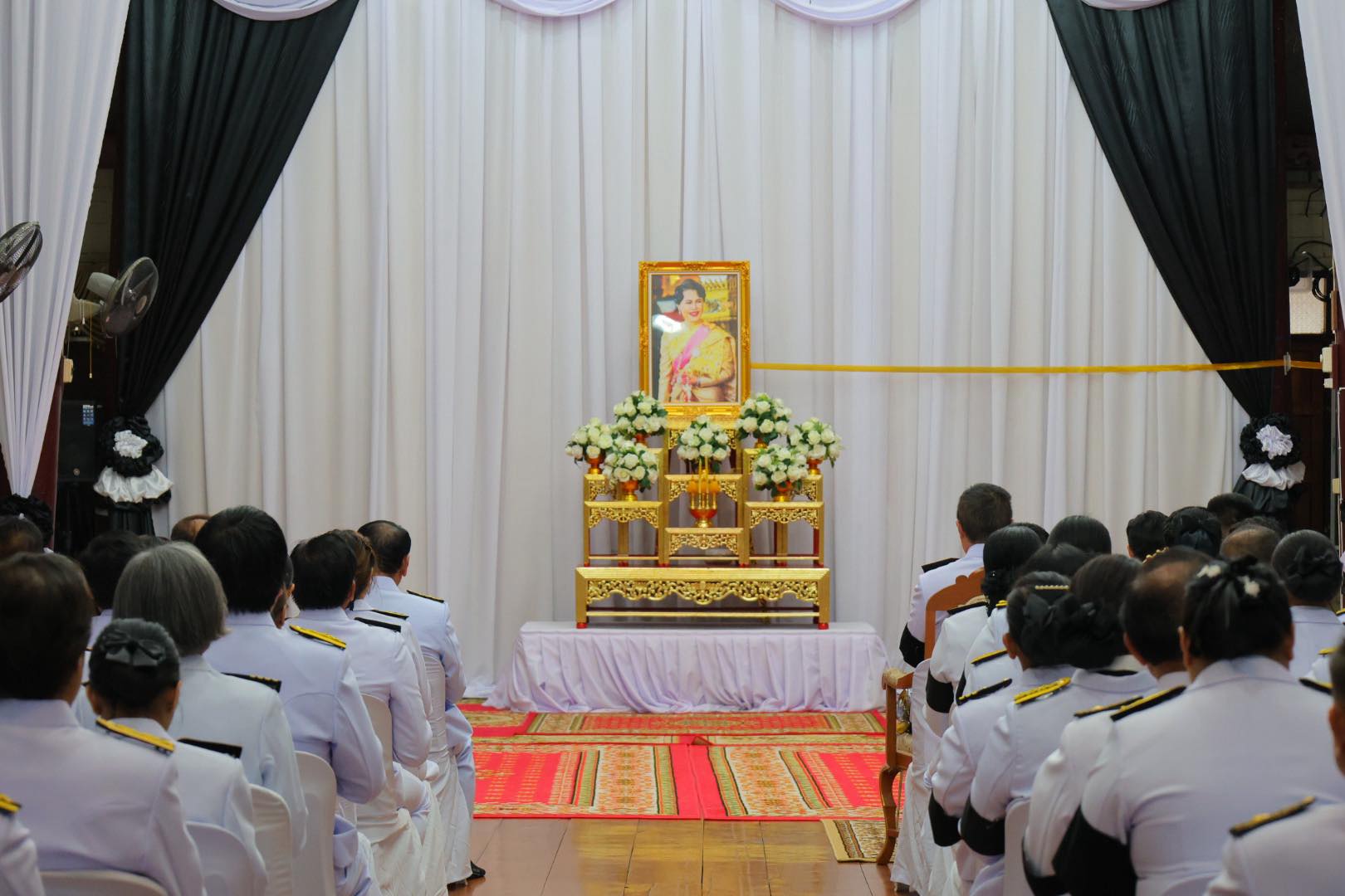 พิธีบำเพ็ญกุศลทักษิณานุประทานครบสัตตมวาร (7 วัน) และพิธีบำเพ็ญกุศลสวดพระอภิธรรม เพื่ออุทิศถวายพระราชกุศลแด่สมเด็จพระนางเจ้าสิริกิติ์ พระบรมราชินีนาถ พระบรมราชชนนีพันปีหลวง