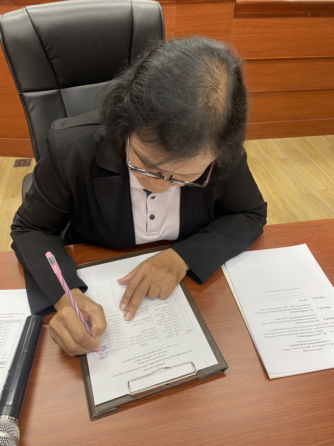 ดำเนินการจัดประชุมคณะกรรมการติดตามและประเมินผลแผนพัฒนาองค์การบริหารส่วนตำบลคลองด่าน ประจำปีงบประมาณ พ.ศ.2568
