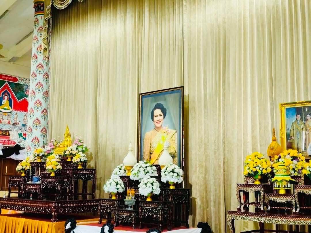 เข้าร่วมพิธีบำเพ็ญกุศลสวดพระอภิธรรม เพื่ออุทิศถวายพระราชกุศลแด่สมเด็จพระนางเจ้าสิริกิติ์ พระบรมราชินีนาถ พระบรมราชชนนีพันปีหลวง