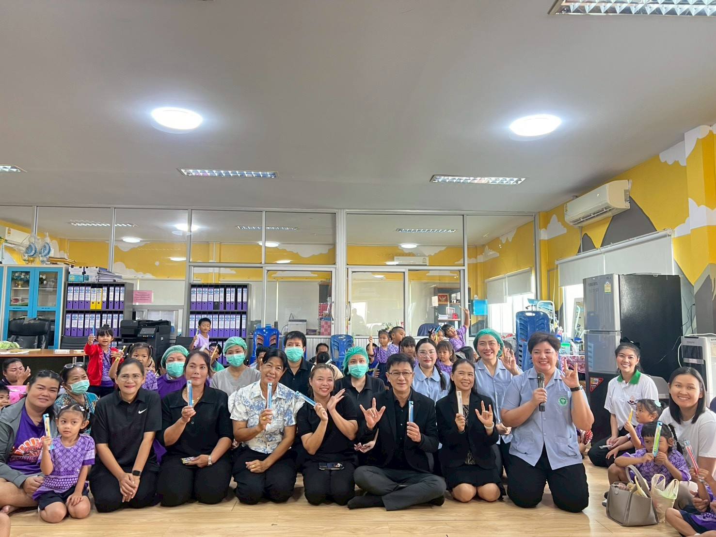 โครงการส่งเสริมป้องกันทันตสุขภาพในเด็กปฐมวัยบริการทันตกรรมเคลื่อนที่เคลือบฟลูออไรด์ Smart Technic และSilver diamine fluoride (DSF)